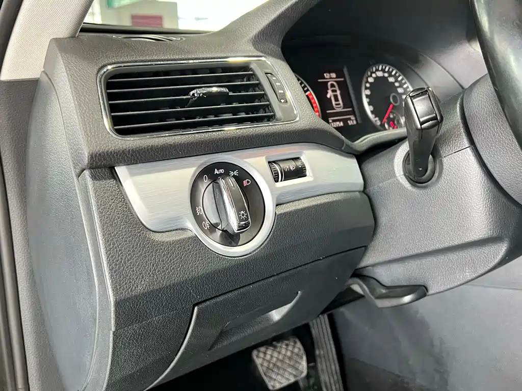 Volkswagen Passat 2015 — фото 18