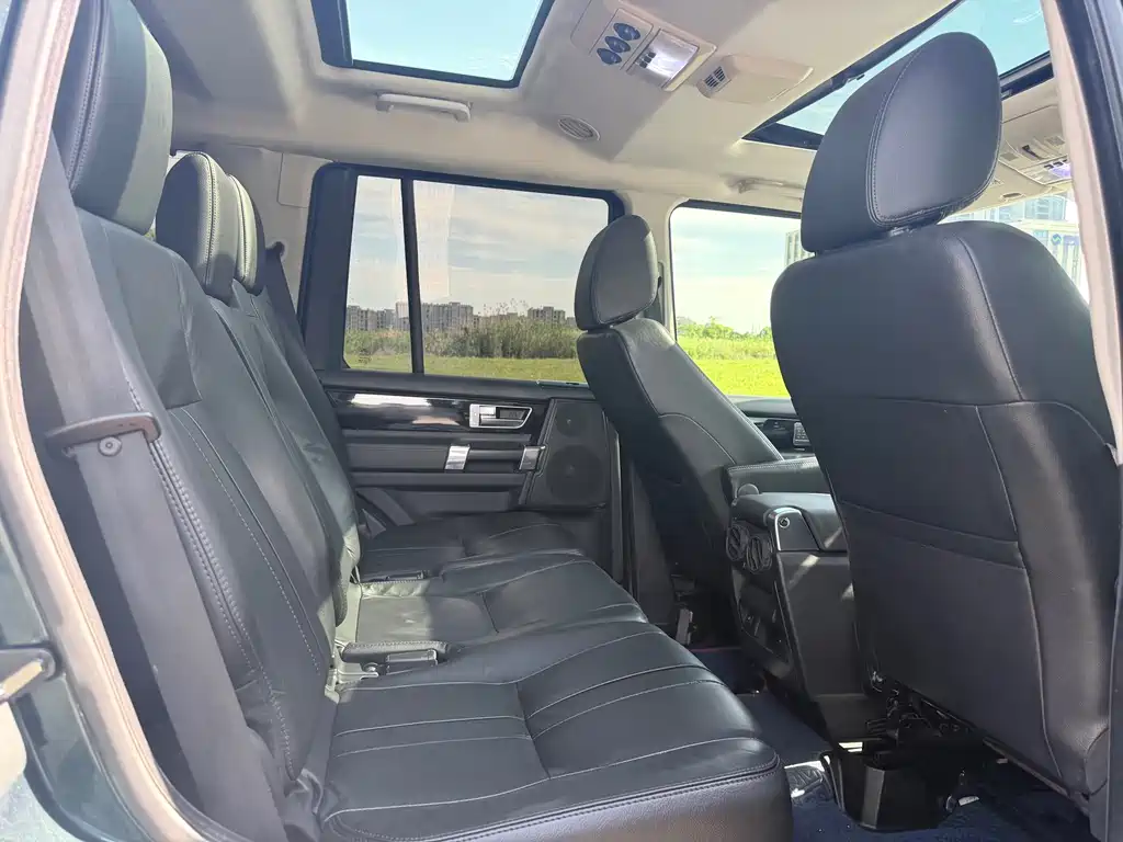 Land Rover Discovery 2014 — фото 18