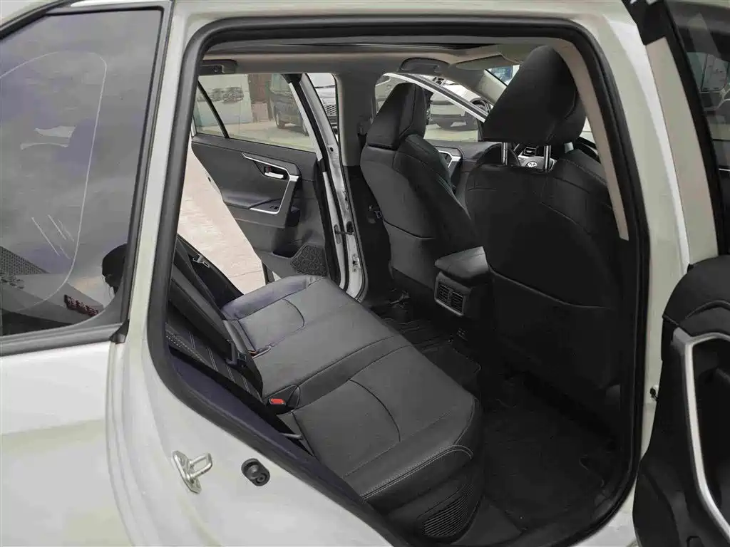 Toyota Wildlander 2023 — фото 10