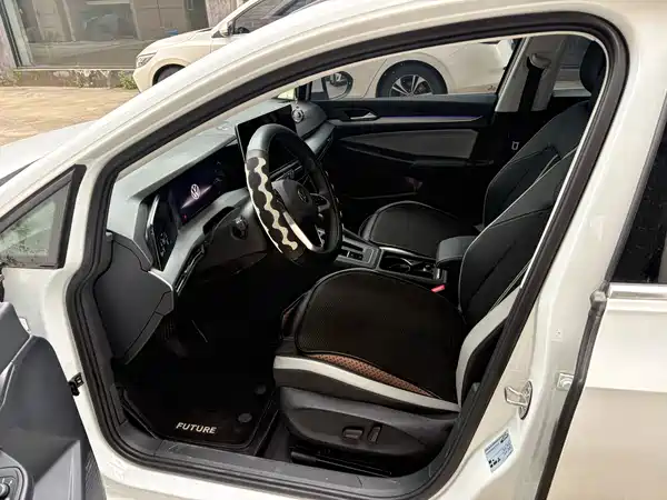 Volkswagen Golf 2025