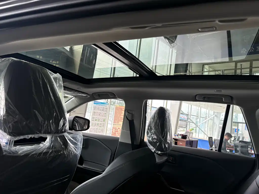 Toyota RAV4 — фото 18