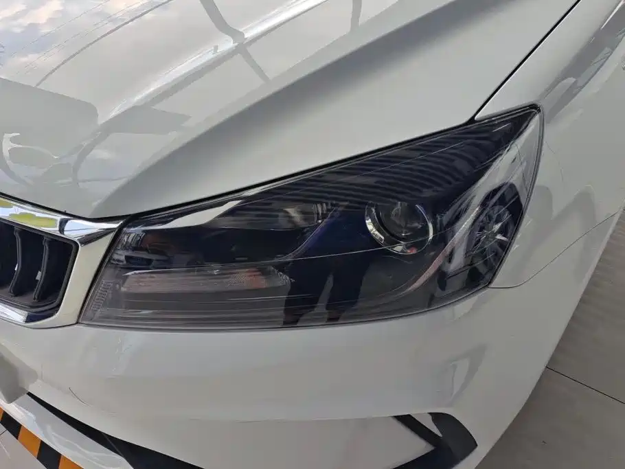 Geely Emgrand 2022