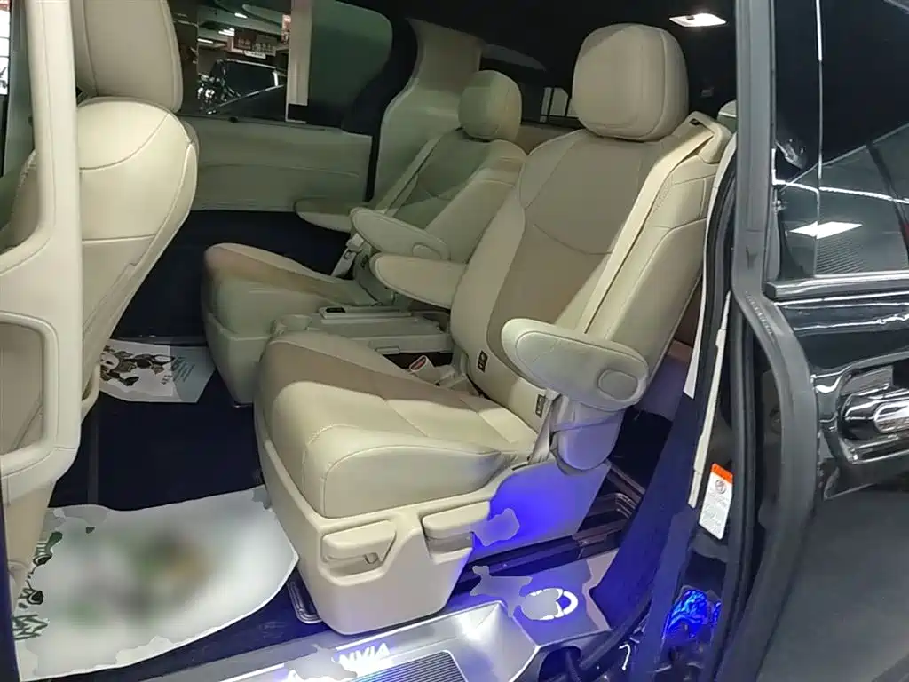 Toyota Granvia 2023 — фото 17
