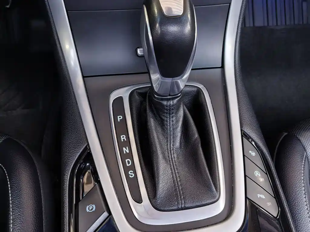 Ford Edge 2016 — фото 18
