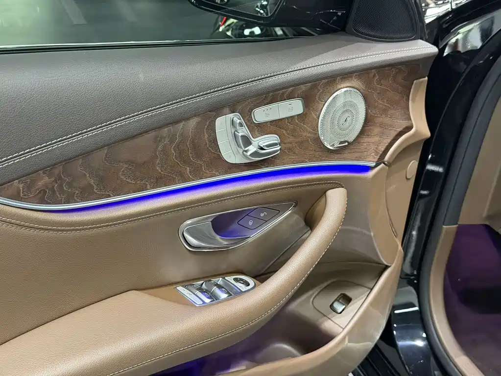 Mercedes-Benz E-Class 2022 — фото 18