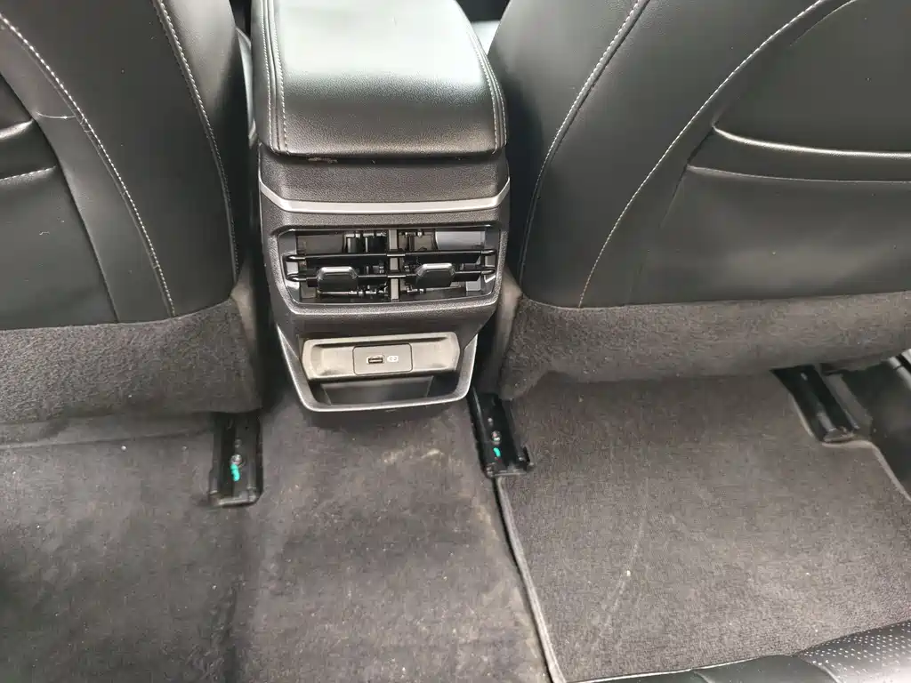 Geely Emgrand 2022