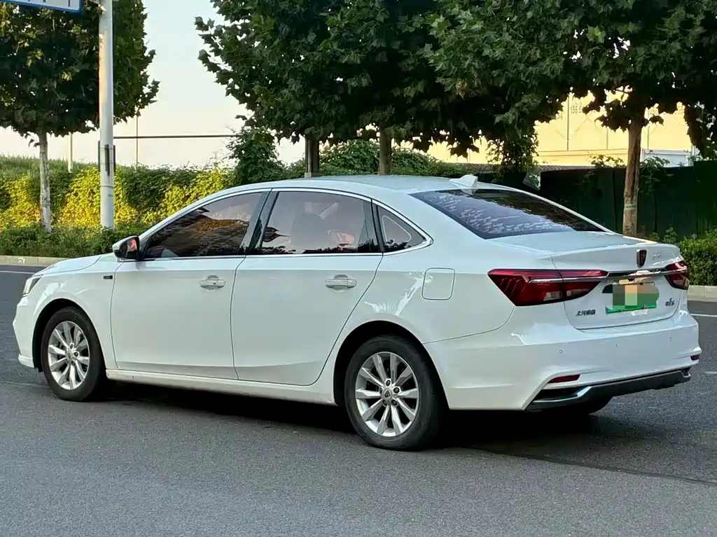 Roewe i6 New Energy 2017 — фото 9