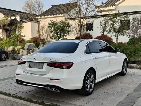 Mercedes-Benz E-Class 2022