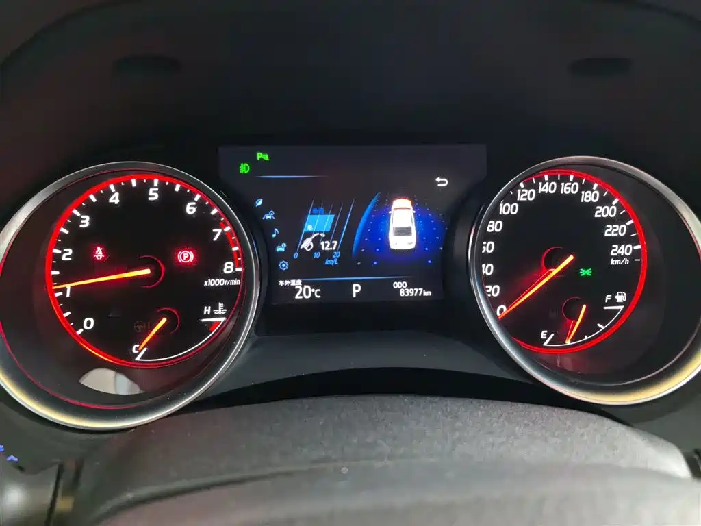 Toyota Camry 2018 — фото 12