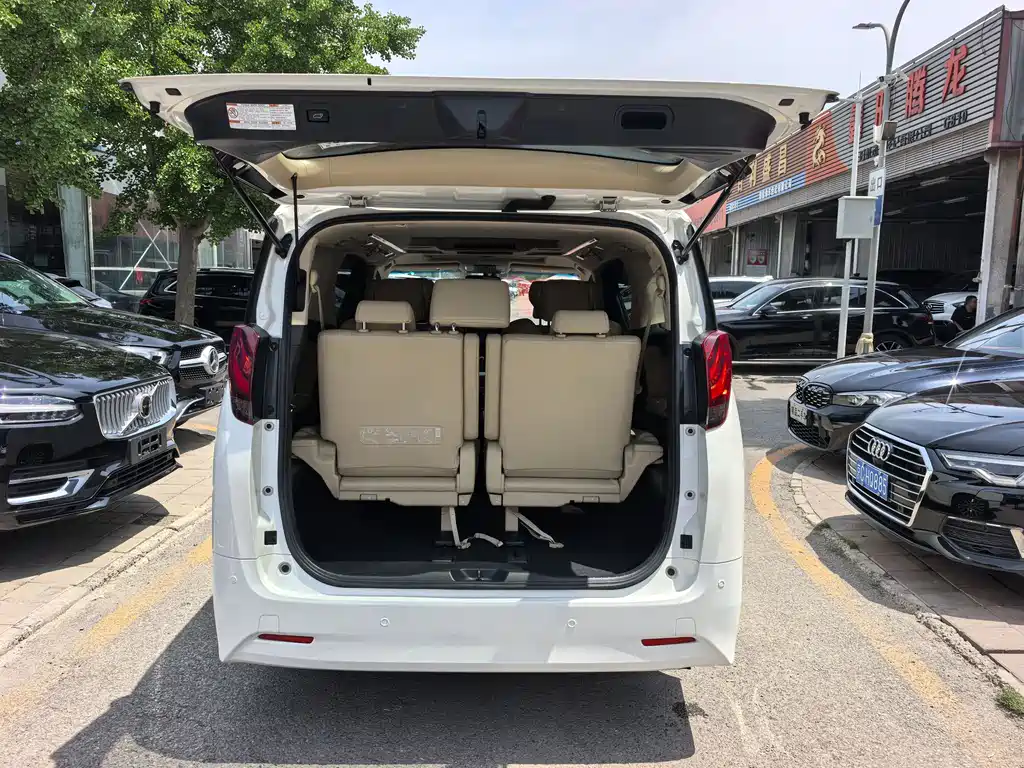 Toyota Alphard 2017 — фото 15