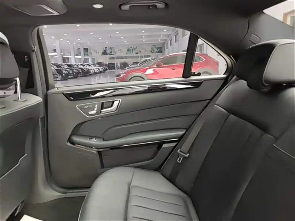 Mercedes-Benz E-Class 2016 — фото 25