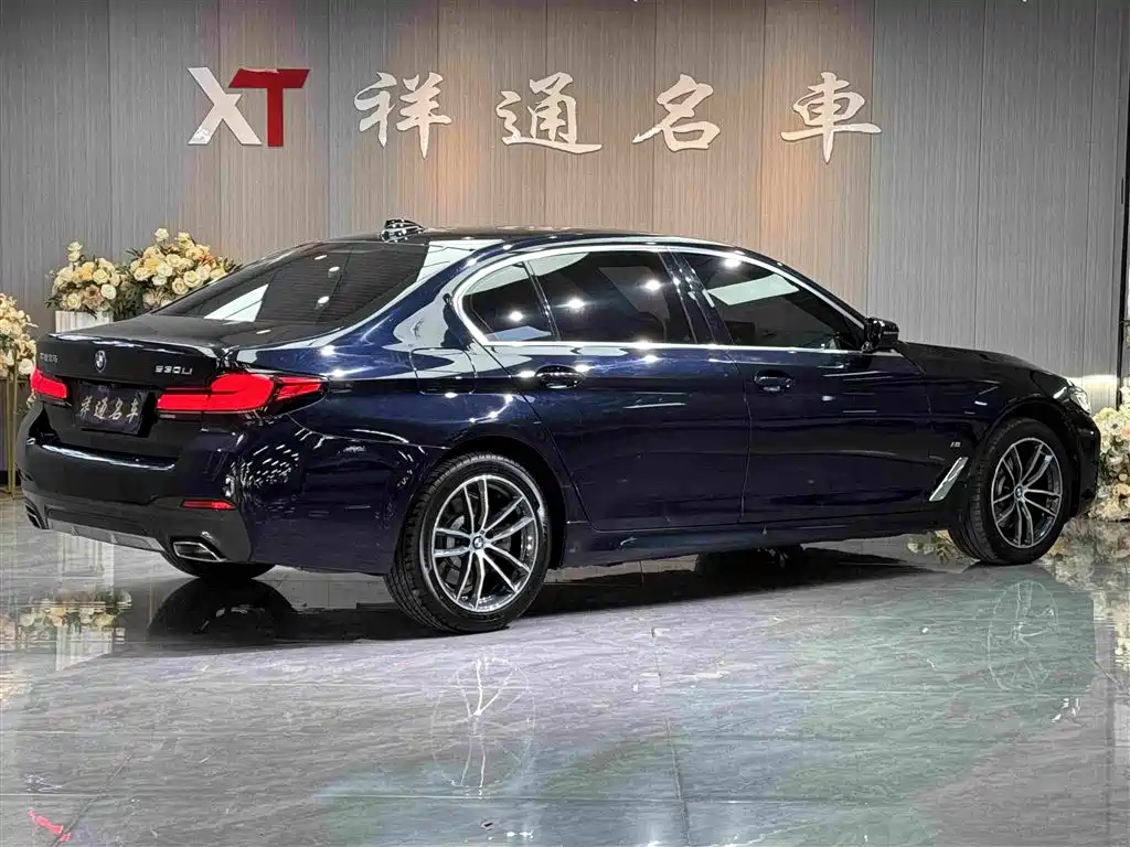 BMW 5 Series 2023 — фото 10