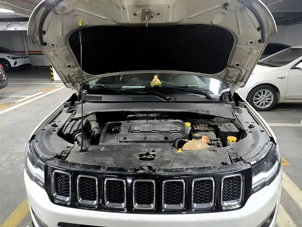 Jeep Compass 2017 — фото 16