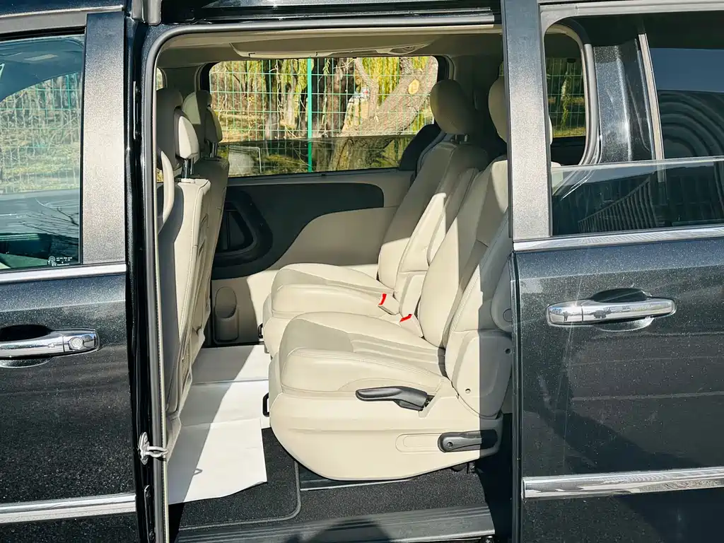 Chrysler Grand Voyager 2016 — фото 9