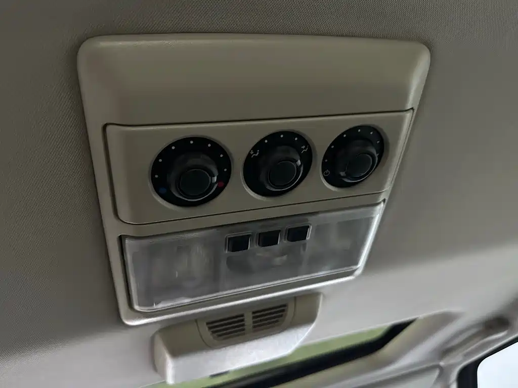 Land Rover Discovery 2015 — фото 20