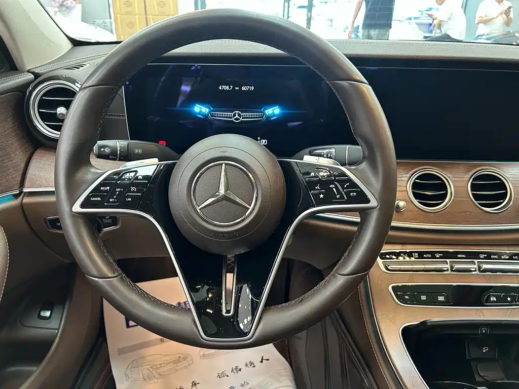 Mercedes-Benz E-Class 2023 — фото 12