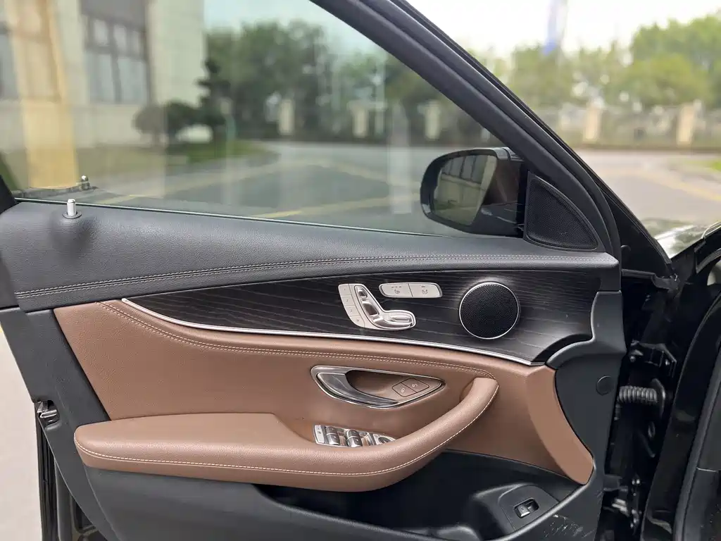 Mercedes-Benz E-Class 2020 — фото 19
