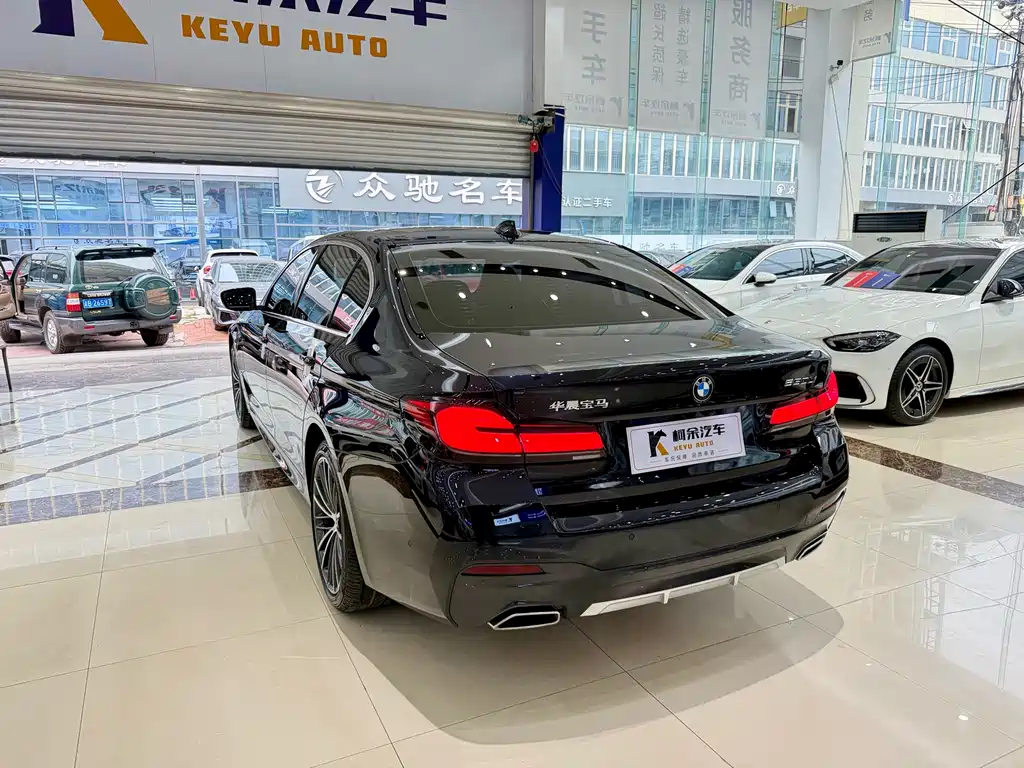 BMW 5 Series 2021 — фото 10