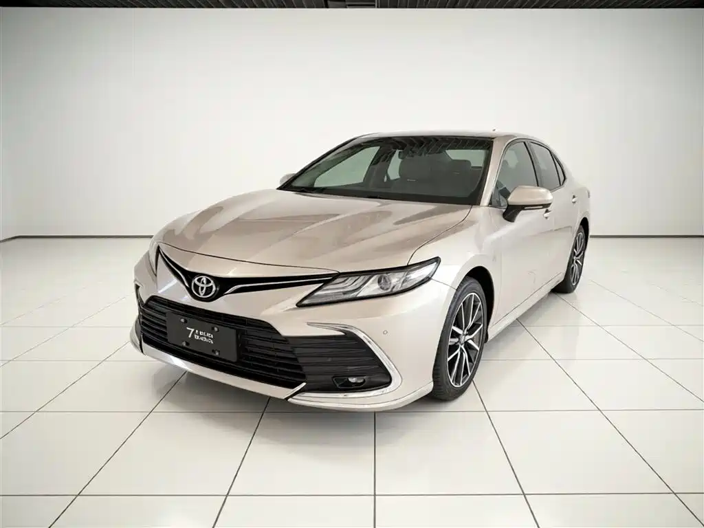 Toyota Camry 2022 — фото 2