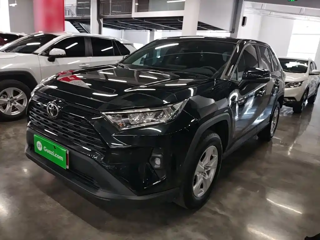Toyota RAV4 2025 — фото 2