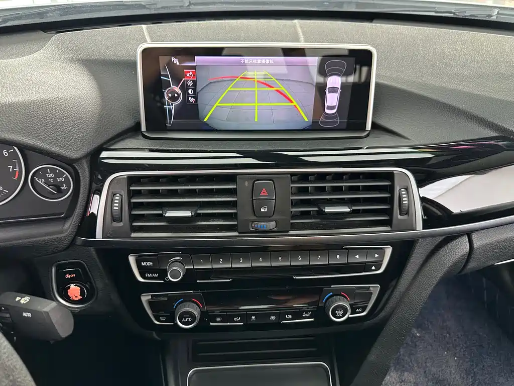 BMW 3 Series 2017 — фото 14