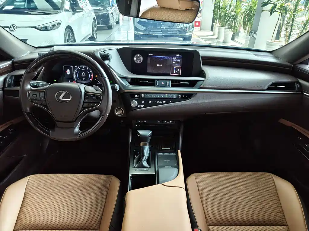 Lexus ES 2020 — фото 10