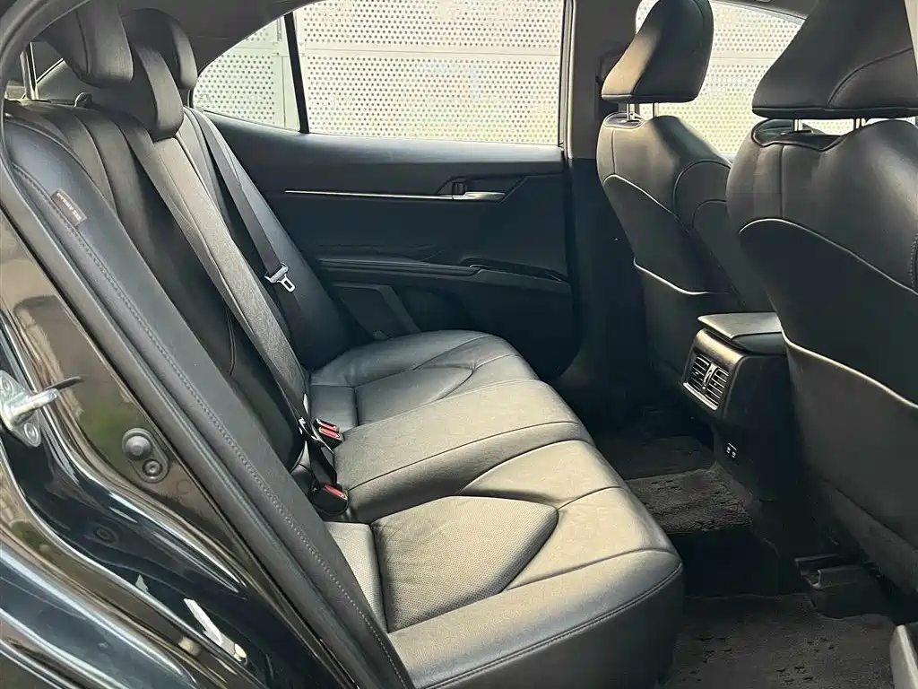 Toyota Camry 2020 — фото 10