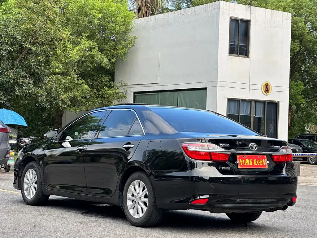 Toyota Camry 2016 — фото 5