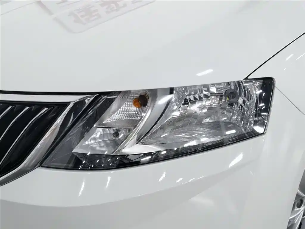 Skoda Rapid 2018 — фото 7