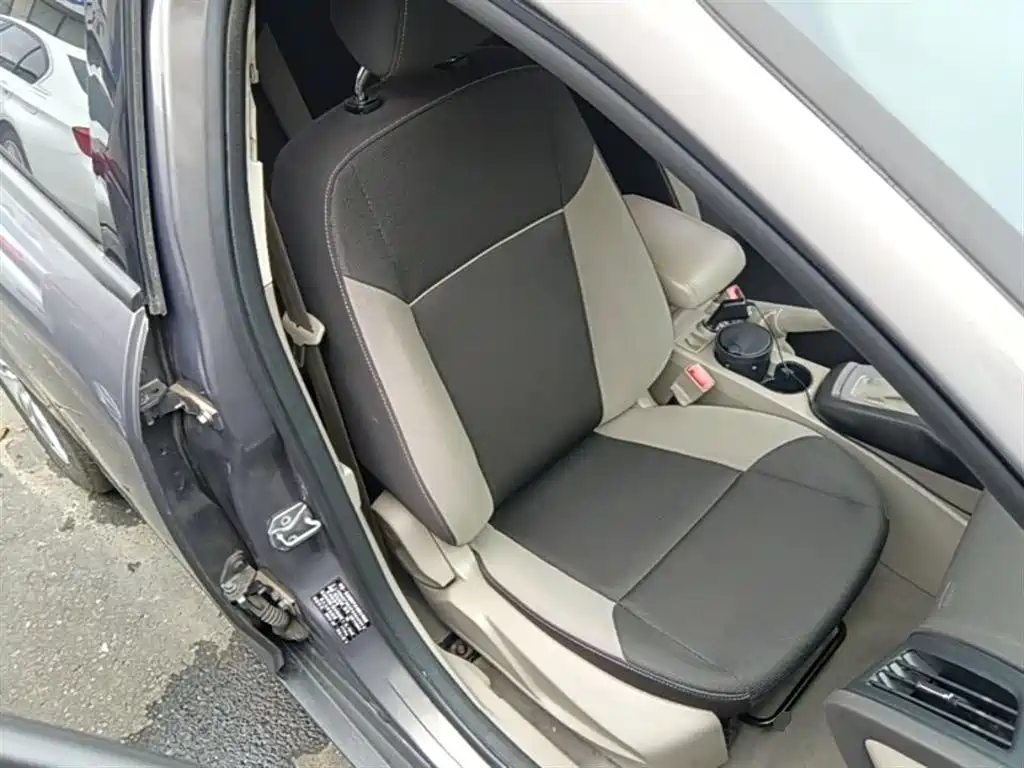 Ford Focus 2015 — фото 25