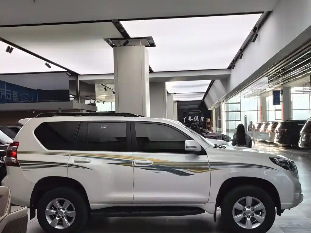 Toyota Prado 2015 — фото 5