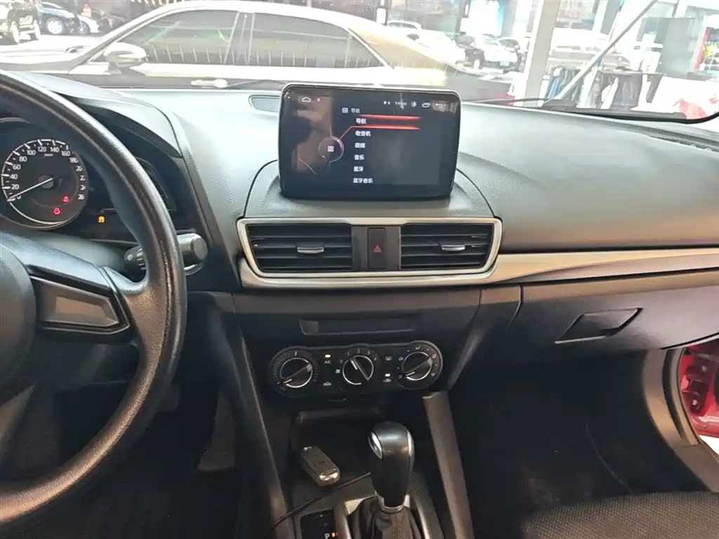 Mazda 3 Axela 2019 — фото 13