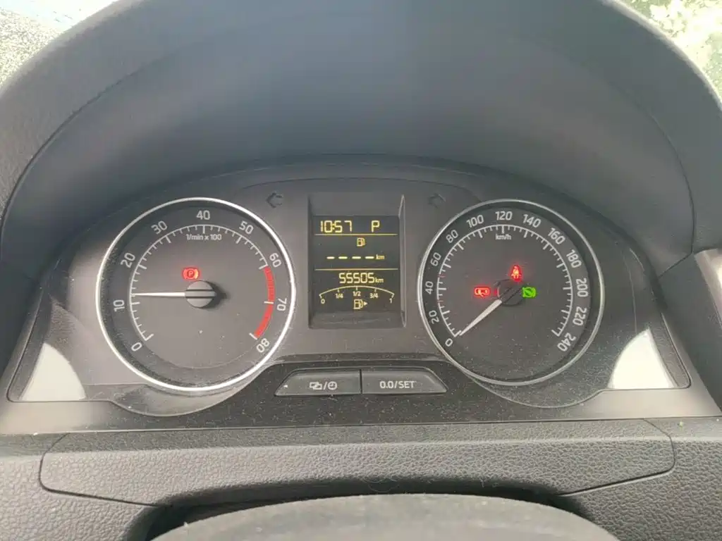 Skoda Rapid Spaceback 2015 — фото 12