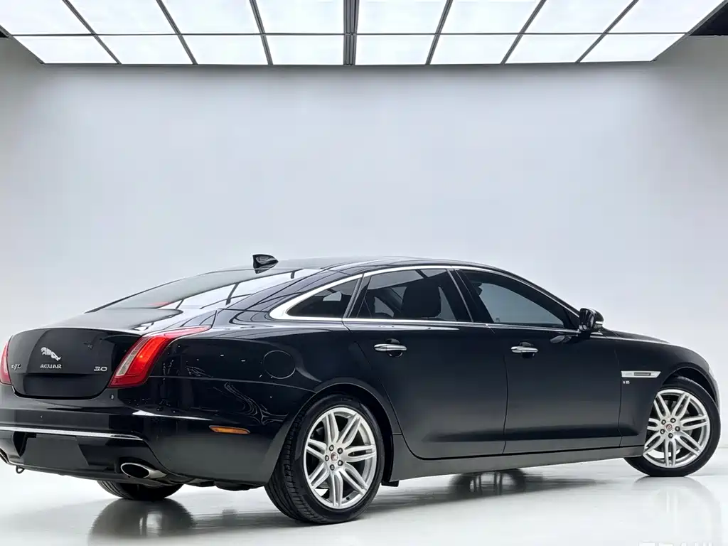 Jaguar XJ 2019 — фото 3