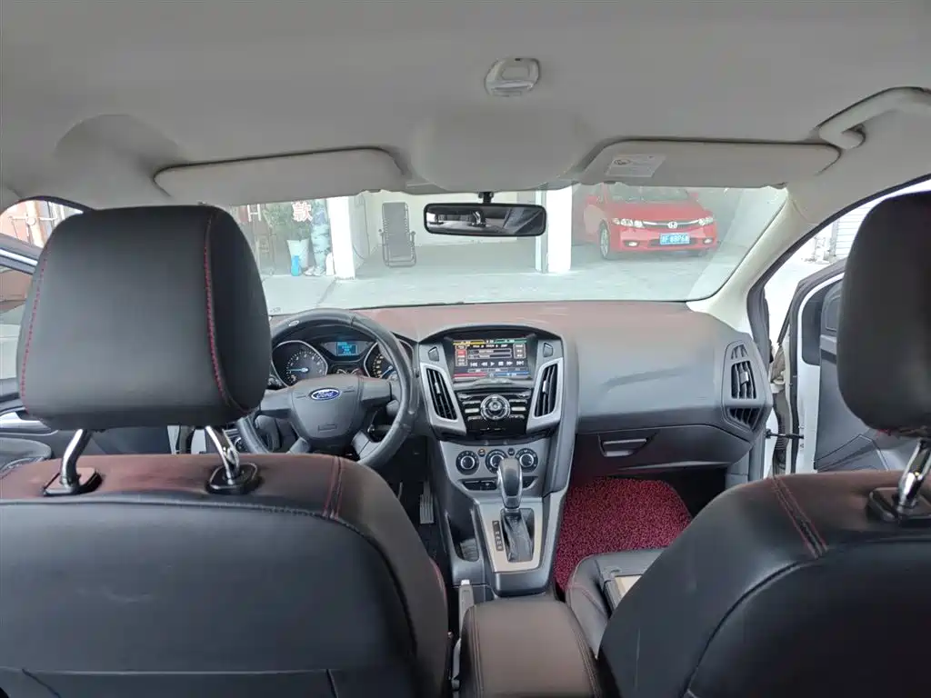 Ford Focus 2015 — фото 14