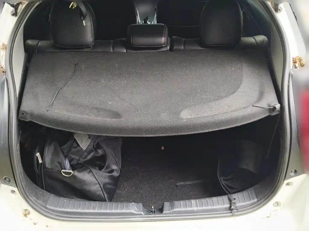 Toyota Yaris L 2017 — фото 15