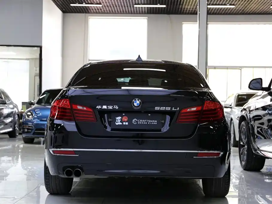 BMW 5 Series 2017 — фото 22