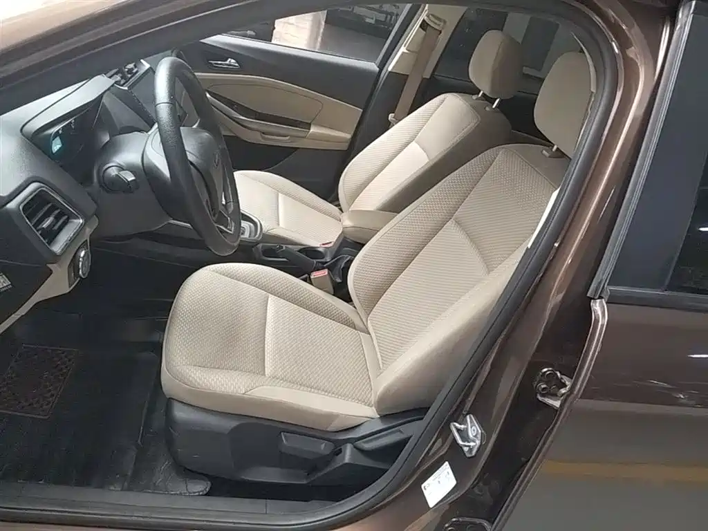 Ford Escort 2018 — фото 15