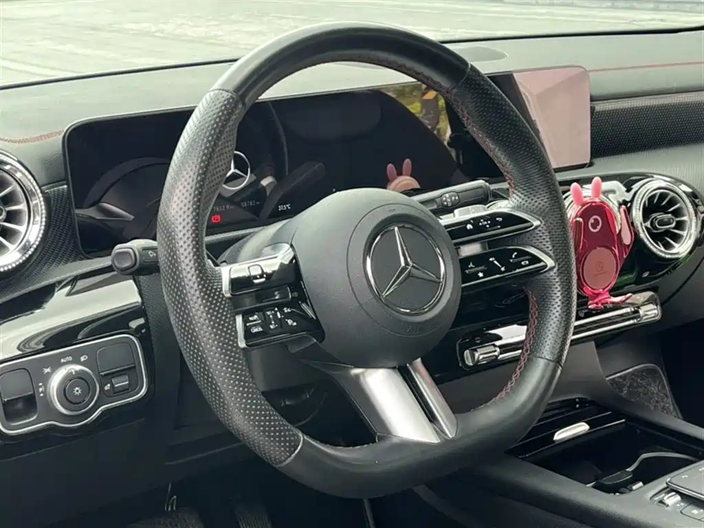 Mercedes-Benz A-Class 2024 — фото 3