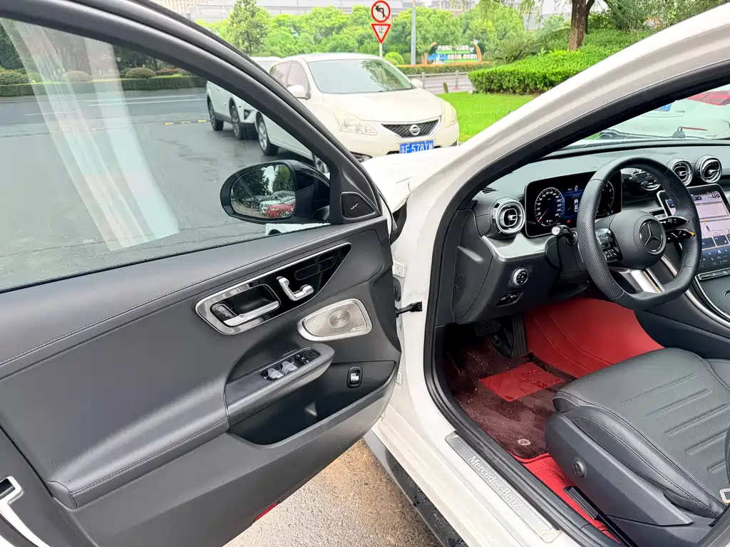 Mercedes-Benz C-Class 2023 — фото 9
