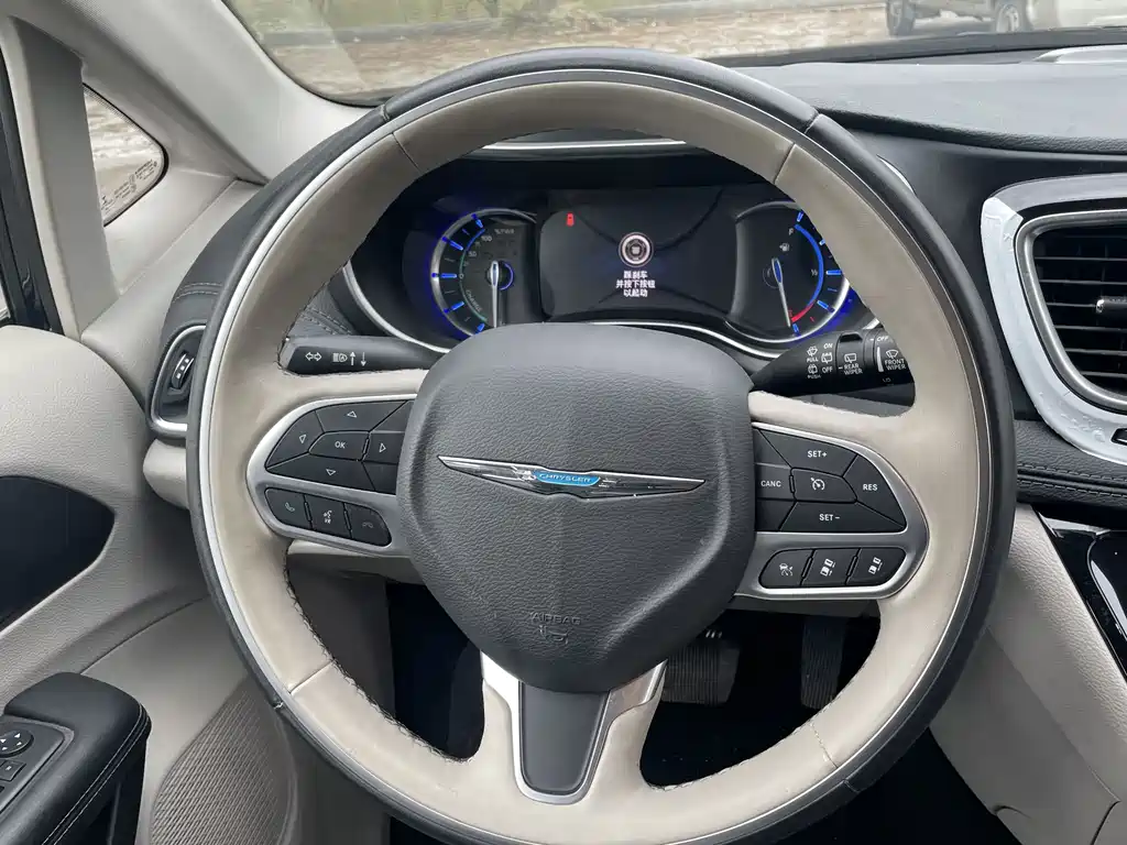 Chrysler Grand Voyager PHEV 2025 — фото 13