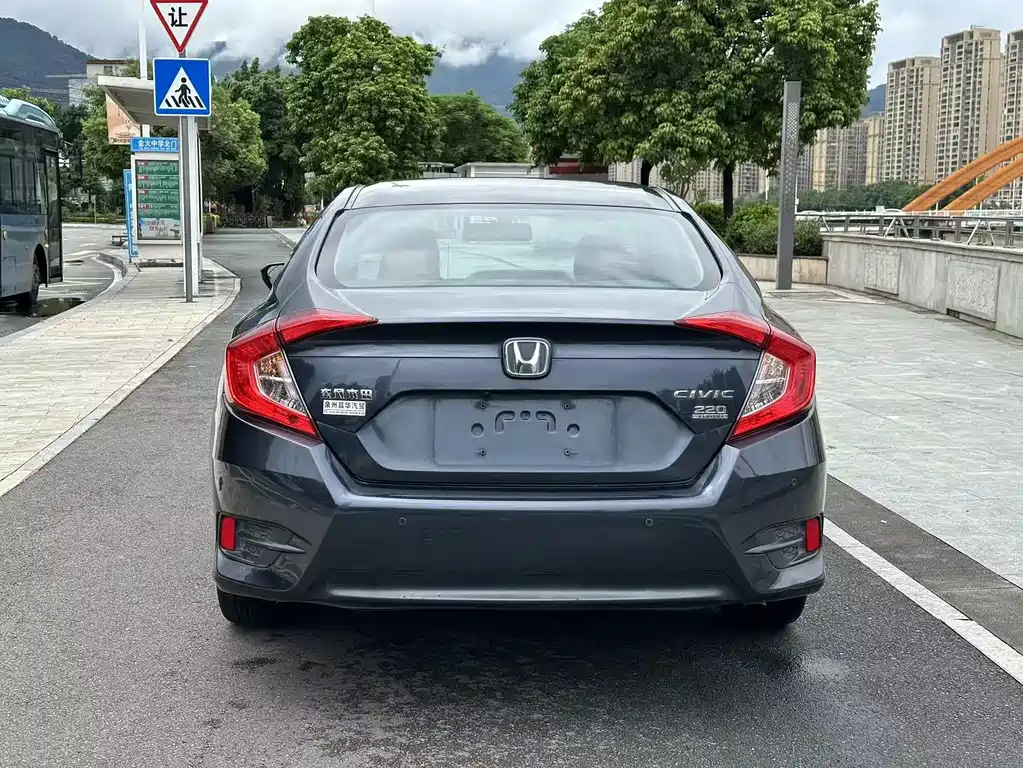 Honda Civic 2018 — фото 4
