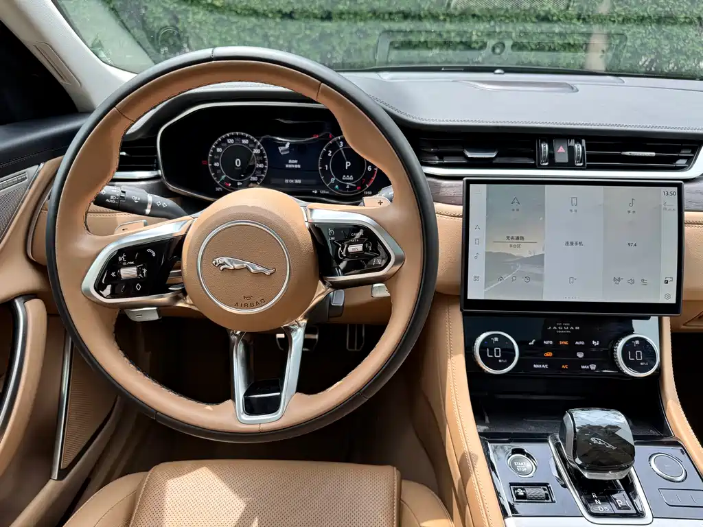 Jaguar XFL 2025 — фото 13