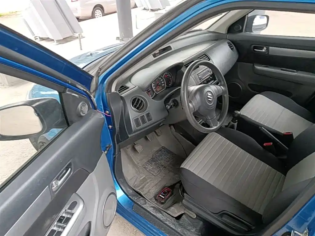 Suzuki Swift 2015 — фото 16