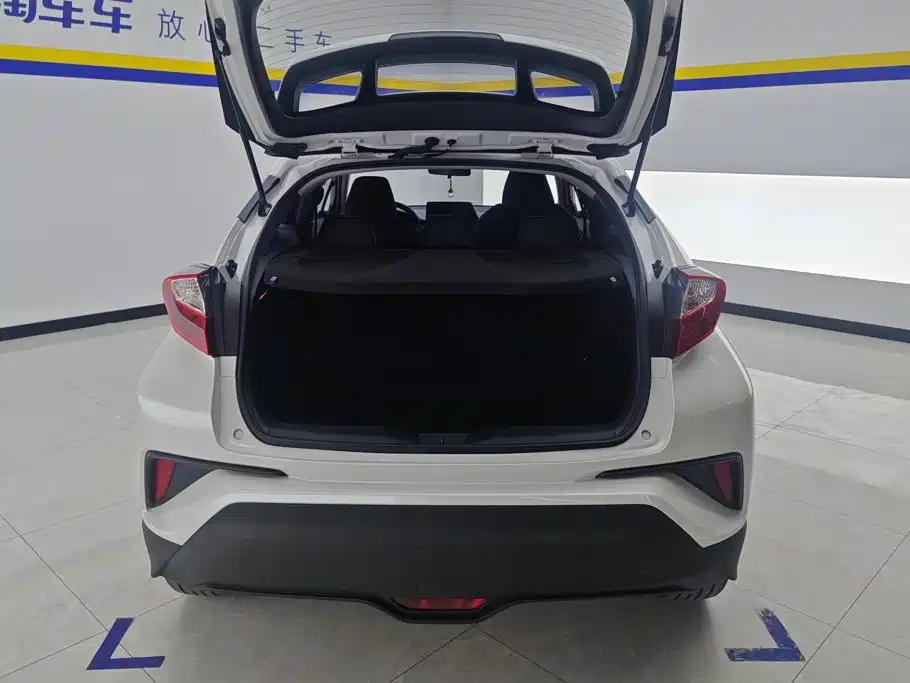Toyota C-HR 2022 — фото 4
