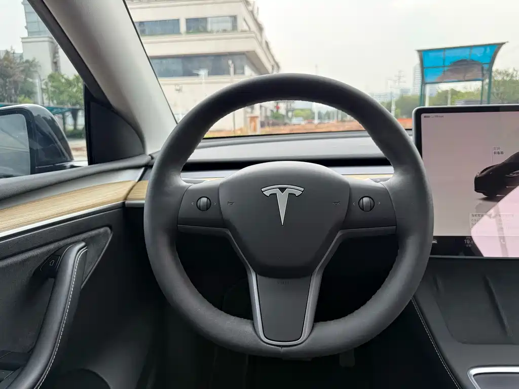 Tesla Model Y 2023 — фото 8