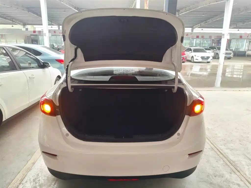 Mazda 3 Axela 2015 — фото 19