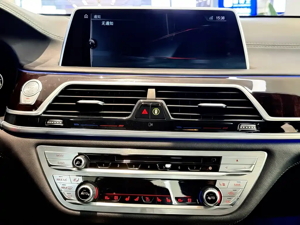 BMW 7 Series 2016 — фото 12