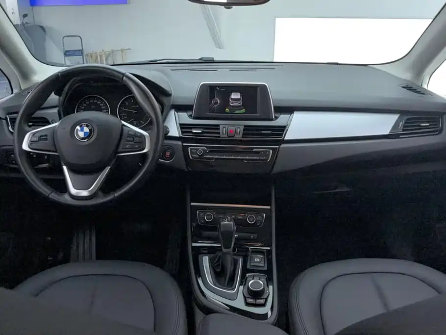 BMW 2 Series Station Wagon 2017 — фото 12