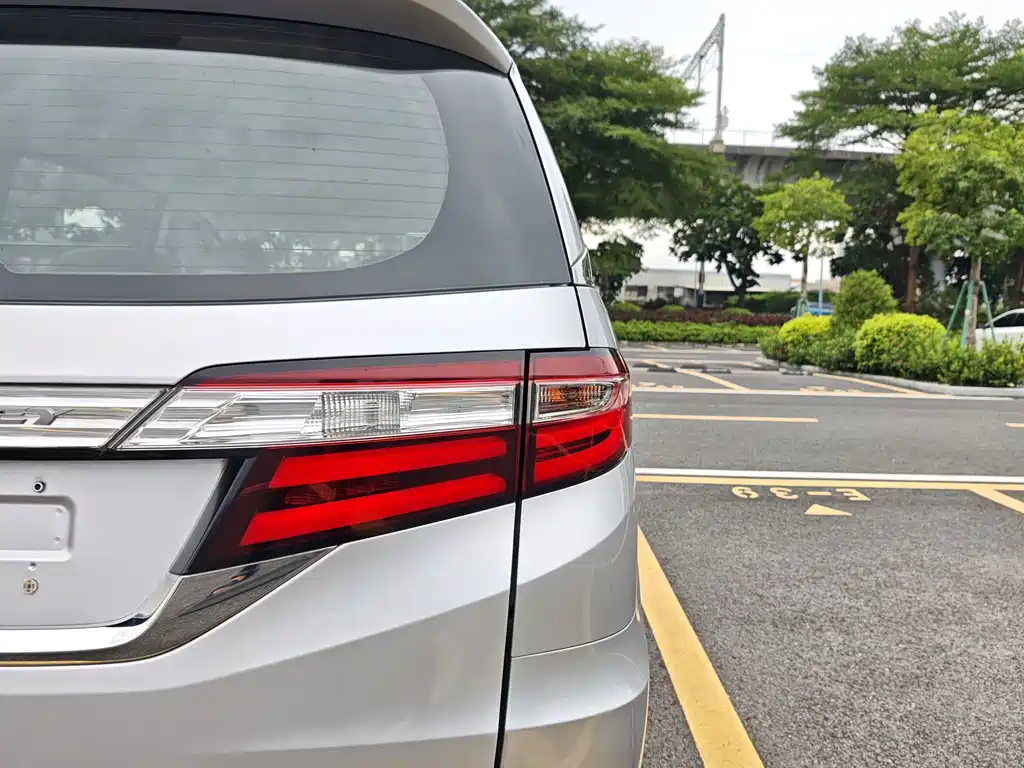 Honda Odyssey 2015 — фото 21